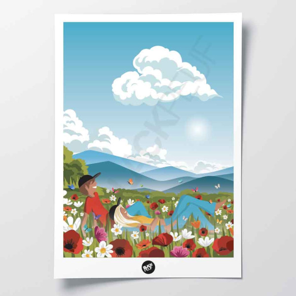 Affiche murale couple allongé dans un champ en montagne, contemplant les nuages aux tons clairs : bleu, blanc et vert