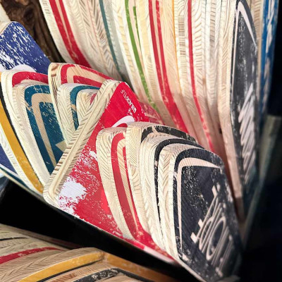 BLACKPEUF BLACK TRACK WOODEN SIGNAL ARROW