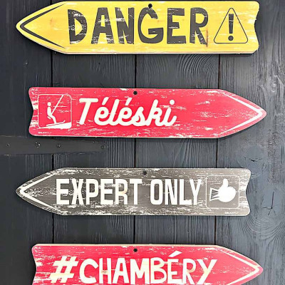 BLACKPEUF BLACK TRACK WOODEN SIGNAL ARROW