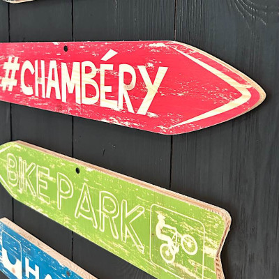 BLACKPEUF BIKE PARK WOODEN SIGNAL ARROW BLACKPEUF BIKE PARK WOODEN SIGNAL ARROW