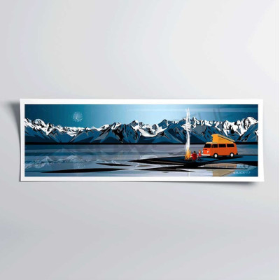 Il poster da parete del mio furgone da sogno, circondato da un falò in riva al lago, usato come decorazione. Il poster da parete del mio furgone da sogno, circondato da un falò in riva al lago, usato come decorazione.