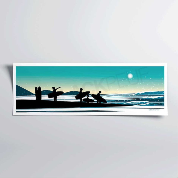 Poster murale raffigurante un surfista sulla spiaggia al tramonto, blu e nero, a scopo decorativo.