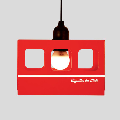 Lampe en forme de cabine de téléphérique à suspendre, à poser ou à Lampe en forme de cabine de téléphérique à suspendre, à poser ou à
