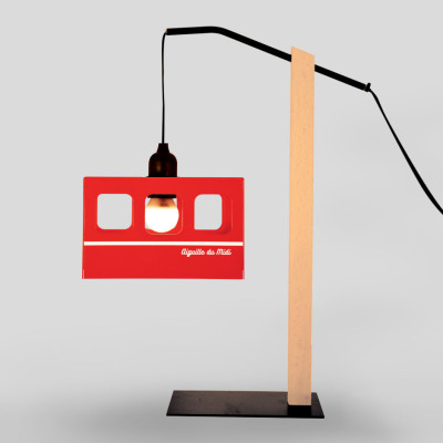 Lampe en forme de cabine de téléphérique à suspendre, à poser ou à Lampe en forme de cabine de téléphérique à suspendre, à poser ou à
