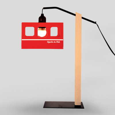 Lampe en forme de cabine de téléphérique à suspendre, à poser ou à Lampe en forme de cabine de téléphérique à suspendre, à poser ou à