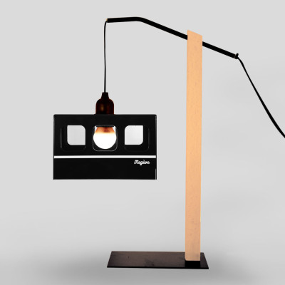 Lampe en forme de cabine de téléphérique à suspendre, à poser ou à Lampe en forme de cabine de téléphérique à suspendre, à poser ou à