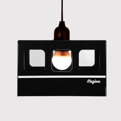 Lampe en forme de cabine de téléphérique à suspendre, à poser ou à Lampe en forme de cabine de téléphérique à suspendre, à poser ou à