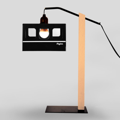 Lampe en forme de cabine de téléphérique à suspendre, à poser ou à Lampe en forme de cabine de téléphérique à suspendre, à poser ou à