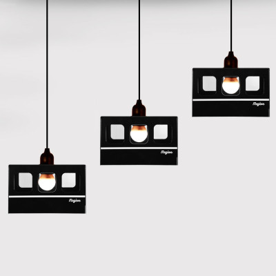 Lampe en forme de cabine de téléphérique à suspendre, à poser ou à Lampe en forme de cabine de téléphérique à suspendre, à poser ou à